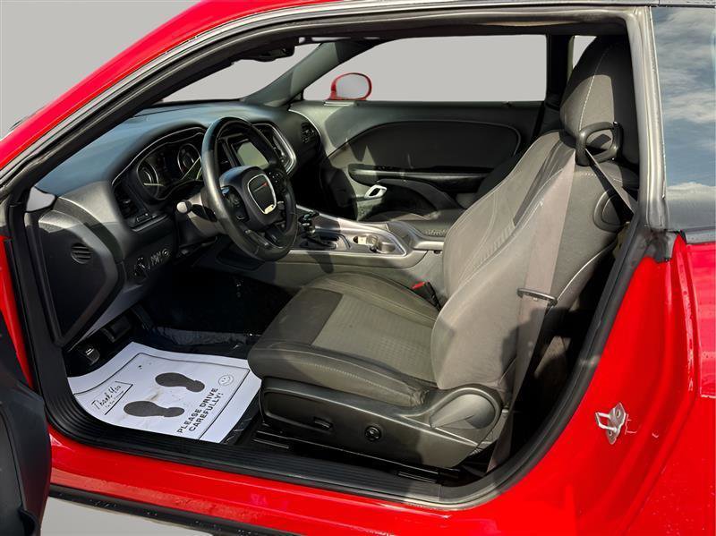 Used 2015 Dodge Challenger SXT RWD image 12