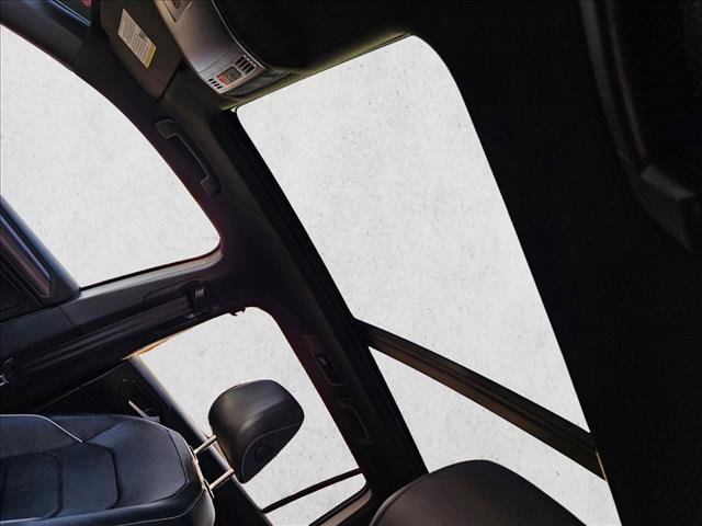 Certified 2024 Volkswagen Tiguan SEL R-Line image 15