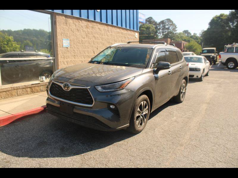 Used 2021 Toyota Highlander XLE FWD image 1