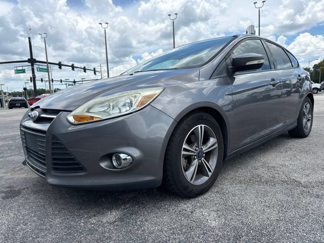 Used 2014 Ford Focus SE w/ SE Sport Package FWD image 2