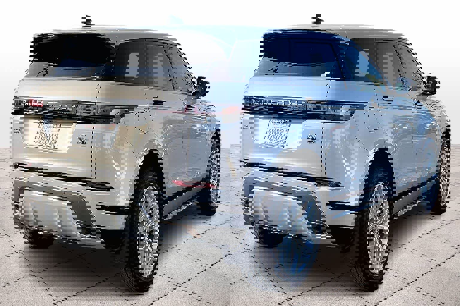 Used 2023 Land Rover Range Rover Evoque R-Dynamic SE image 16