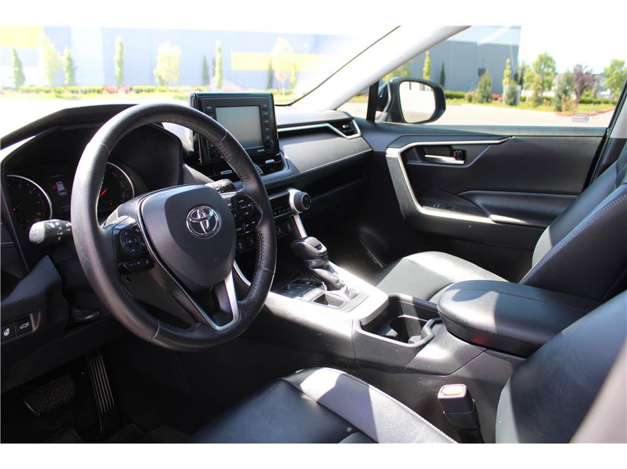 Used 2021 Toyota RAV4 XLE Premium AWD/4WD image 9