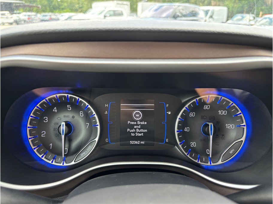 Used 2018 Chrysler Pacifica Touring-L FWD image 21