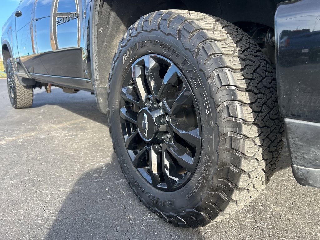 Used 2025 Chevrolet Silverado 2500 LT w/ Trail Boss Package image 11