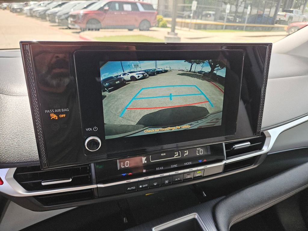 Used 2025 Toyota Sienna LE image 22