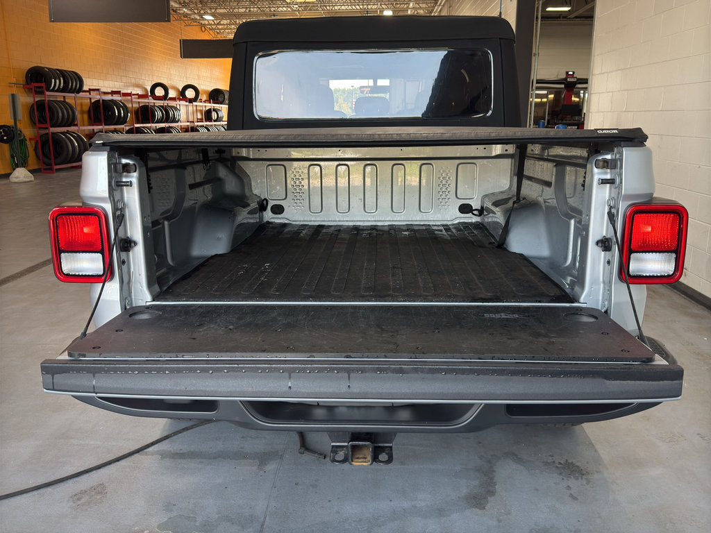 Used 2023 Jeep Gladiator Sport AWD/4WD image 19
