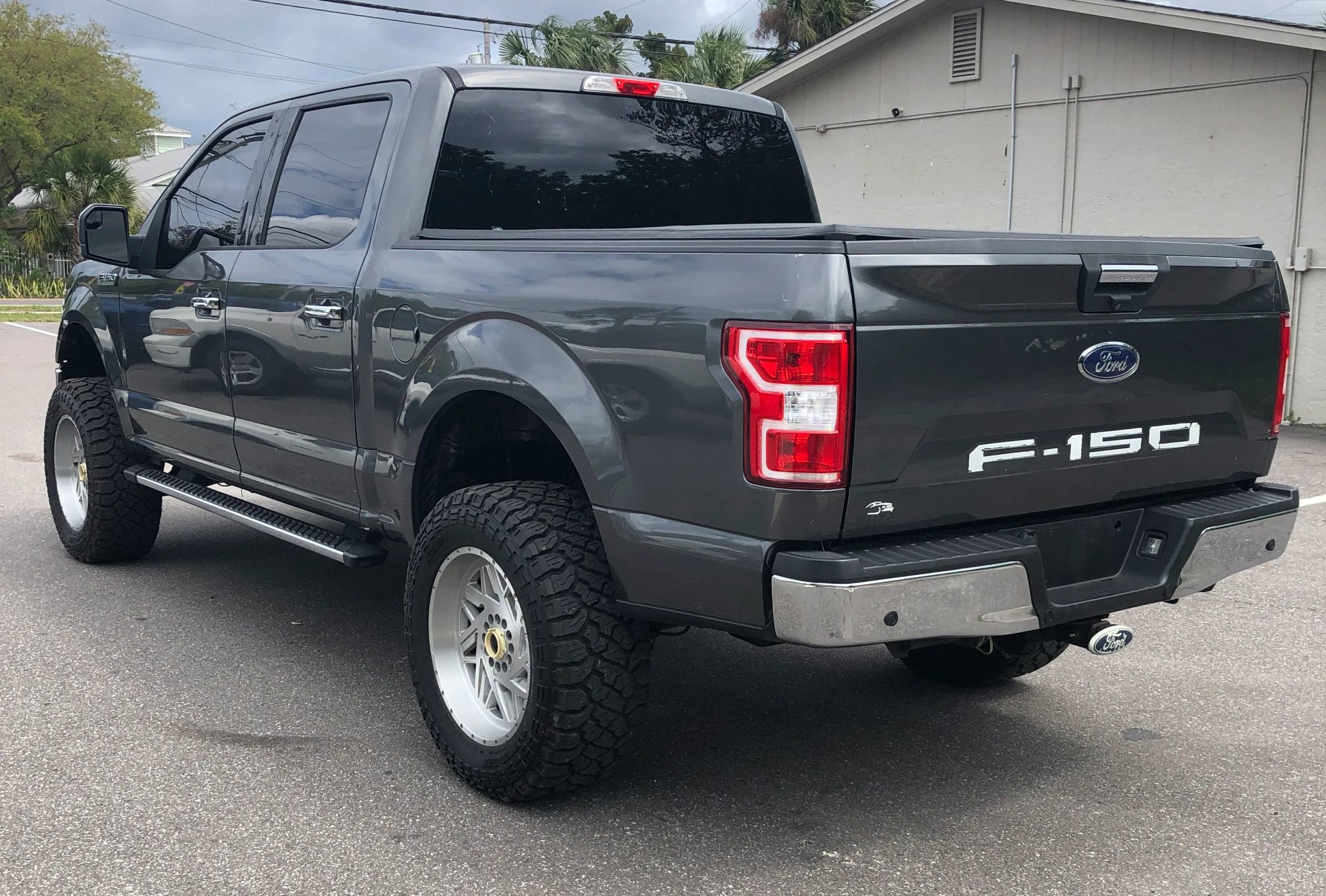 Used 2018 Ford F150 XLT w/ Equipment Group 302A Luxury image 5