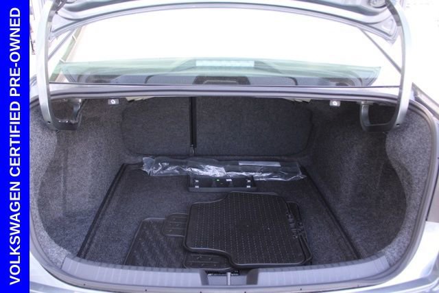 Used 2025 Volkswagen Jetta Sport image 9