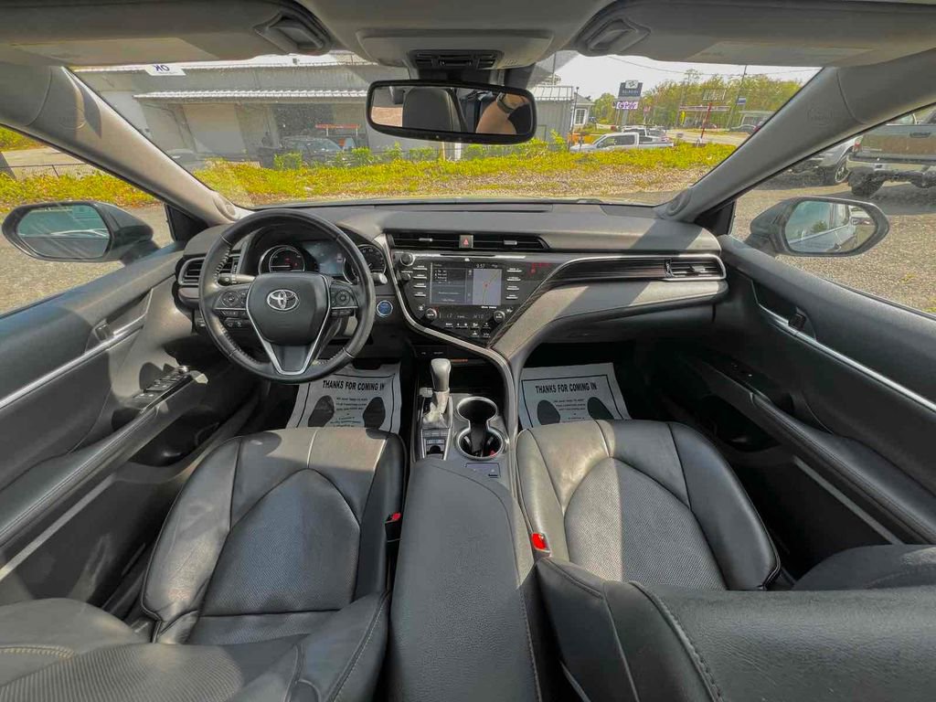 Used 2020 Toyota Camry XLE w/ Sunroof Package image 20