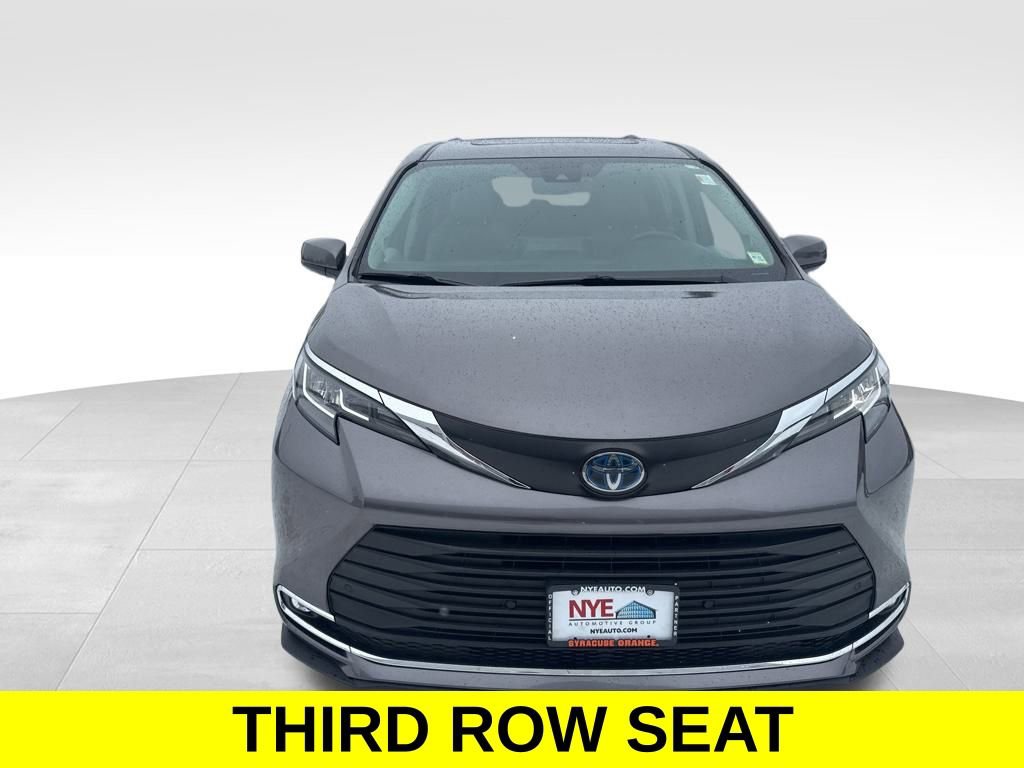 Used 2023 Toyota Sienna XLE w/ XLE Plus Package image 9