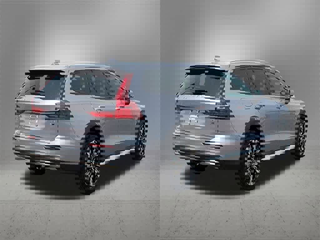 New 2026 Volvo V60 B5 Cross Country Ultra w/ Protection Package Premier image 6