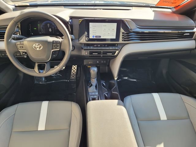 Used 2025 Toyota Camry SE image 9