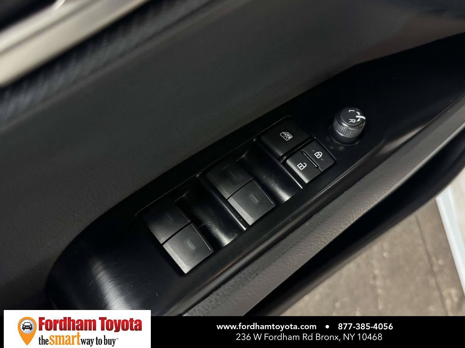 Used 2025 Toyota Camry SE FWD image 16