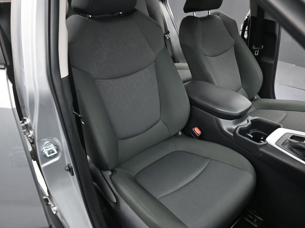 Used 2025 Toyota RAV4 XLE image 12