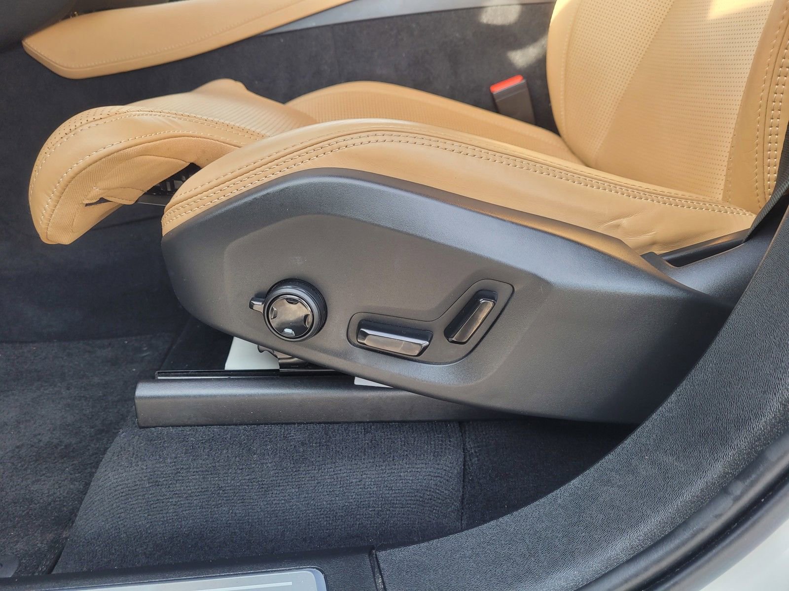 Certified 2023 Volvo XC90 B6 Ultimate w/ Protection Package Premier AWD/4WD image 10