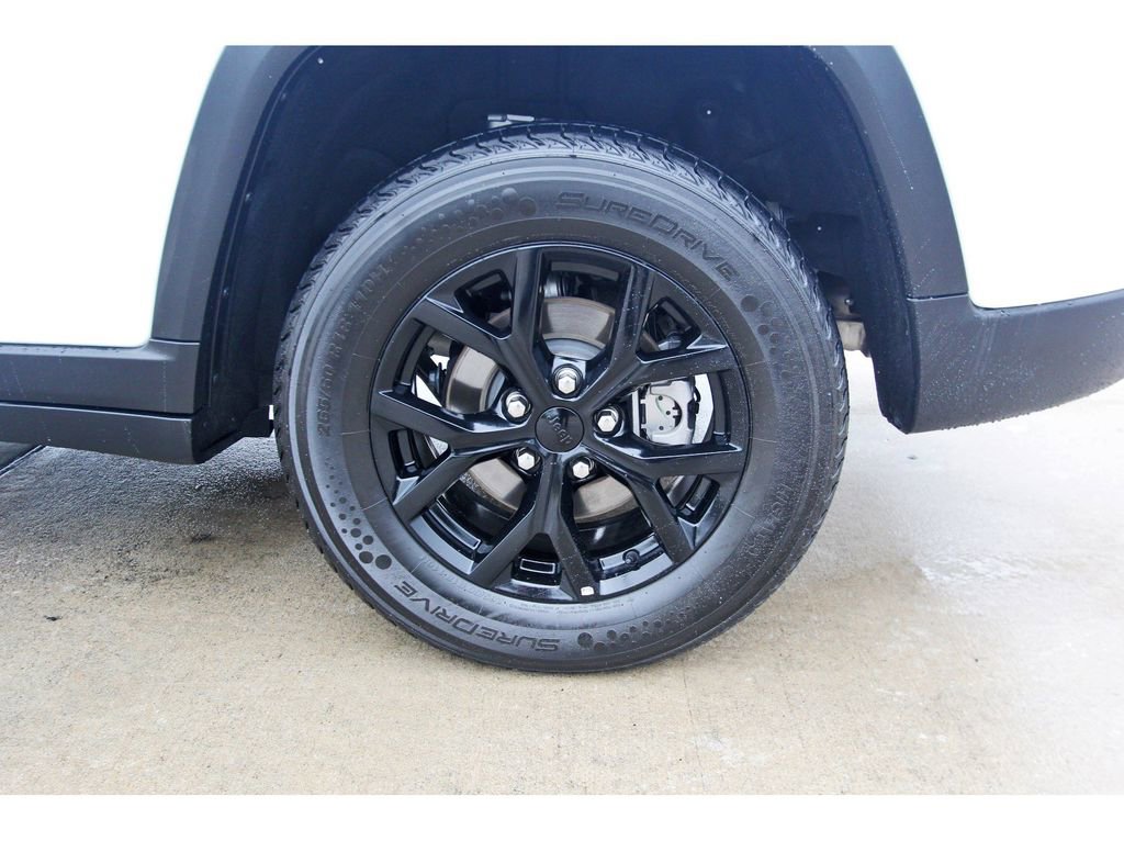 Used 2025 Jeep Grand Cherokee Altitude AWD/4WD image 27