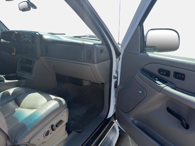 Used 2006 Chevrolet Suburban LT w/ Preferred Equipment Group AWD/4WD image 24