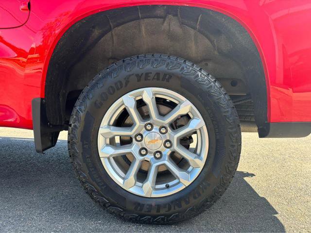Used 2025 Chevrolet Silverado 1500 LT AWD/4WD image 4