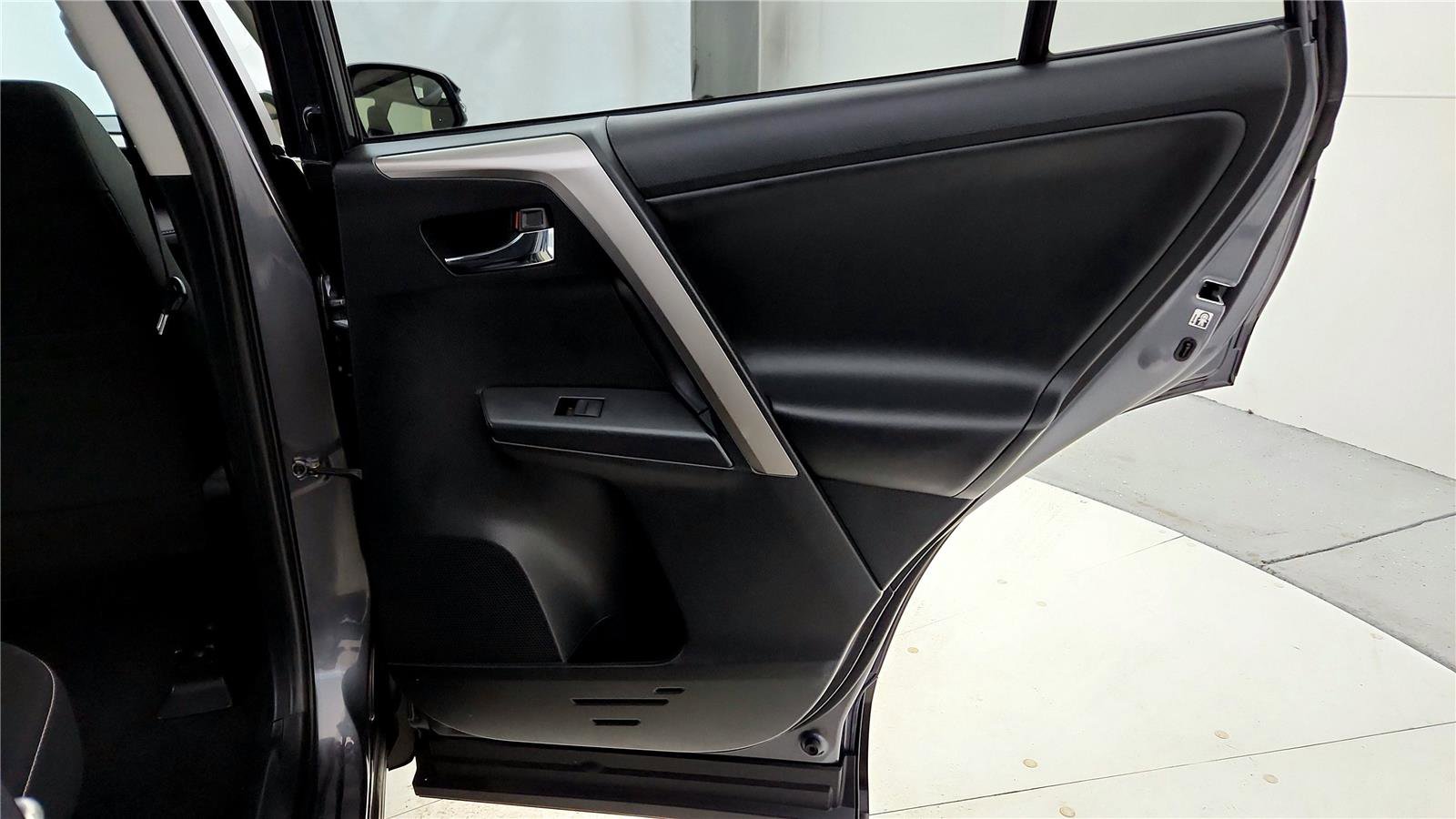 Certified 2018 Toyota RAV4 XLE w/ Carpet Mat Package image 19