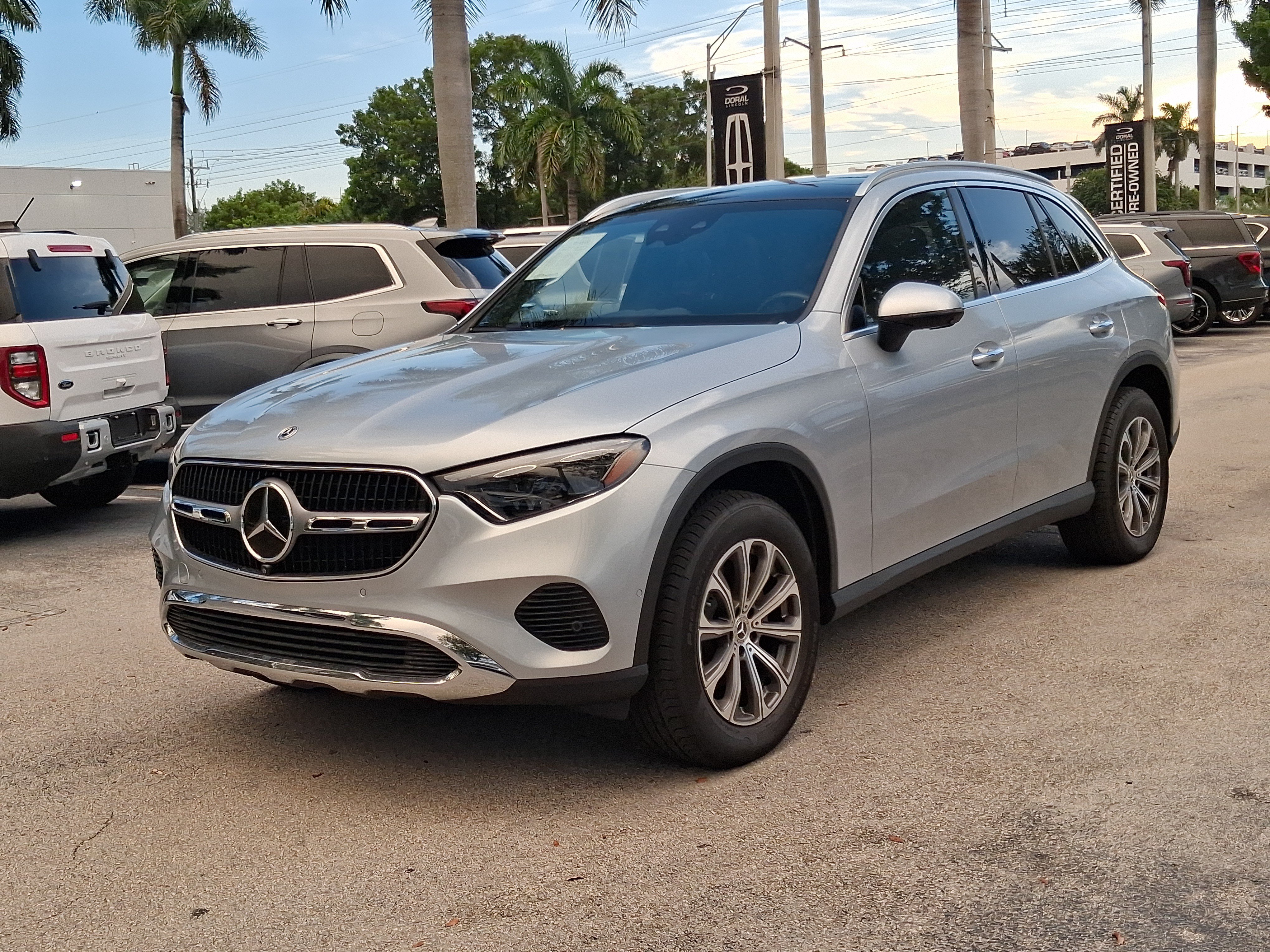Used 2023 Mercedes-Benz GLC 300 4MATIC image 2