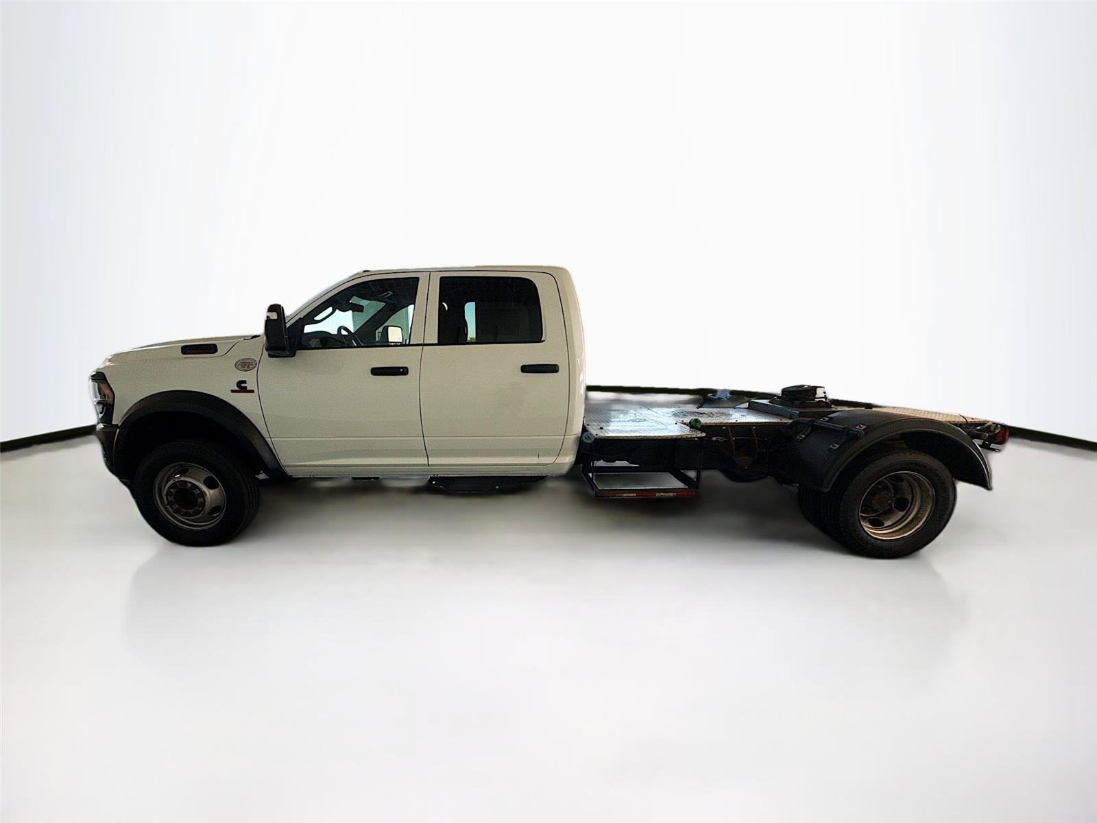 Used 2024 RAM 5500 Tradesman RWD image 30
