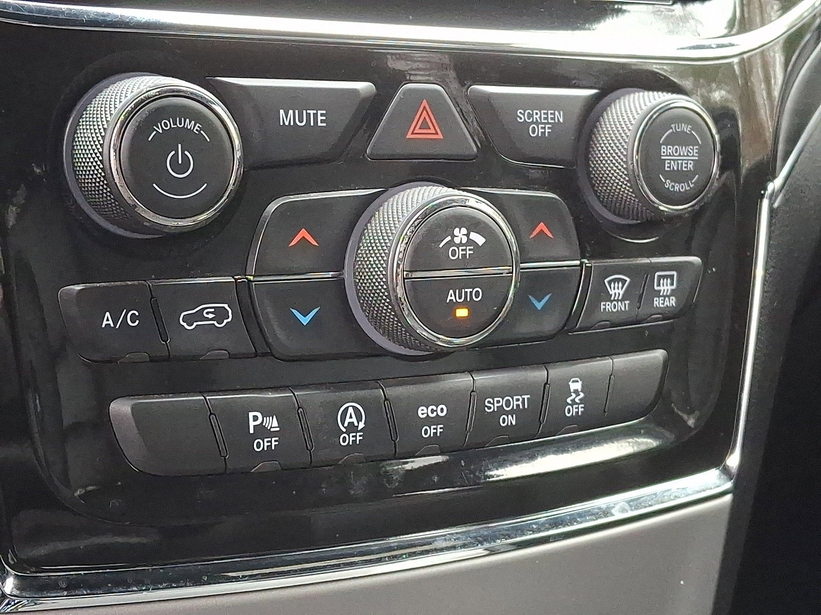 Used 2021 Jeep Grand Cherokee Limited AWD/4WD image 17