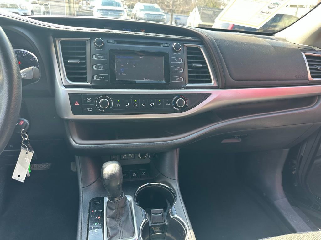 Used 2017 Toyota Highlander LE w/ Carpet Mat Package AWD/4WD image 21