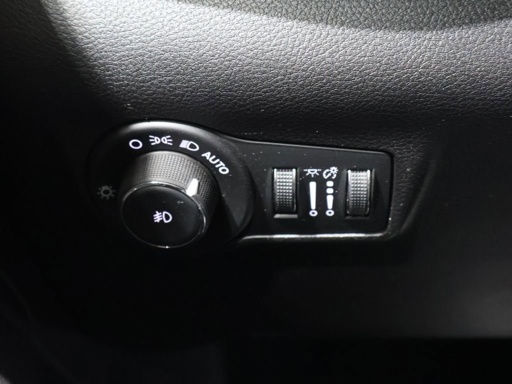 Used 2024 Jeep Compass Limited w/ High Altitude Package image 30