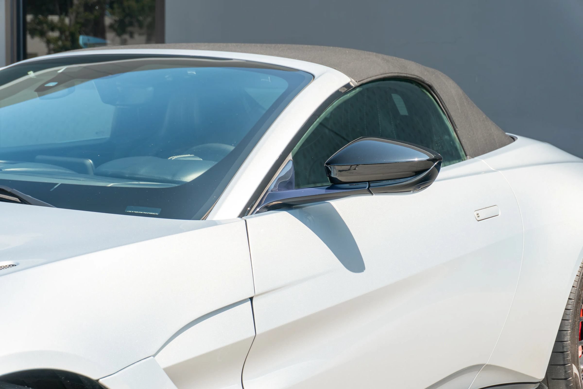 Used 2022 Aston Martin V8 Vantage Roadster RWD image 32
