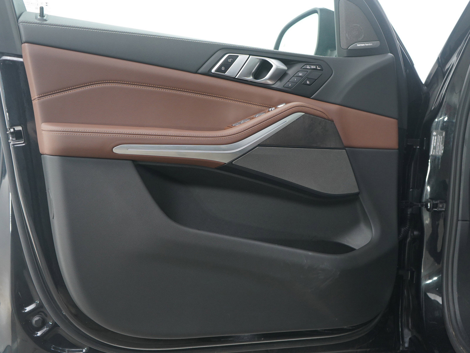 Used 2023 BMW X7 xDrive40i w/ Premium Package image 23