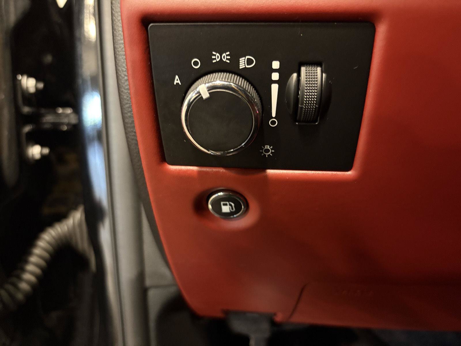 Used 2018 Jeep Grand Cherokee Trackhawk AWD/4WD image 27