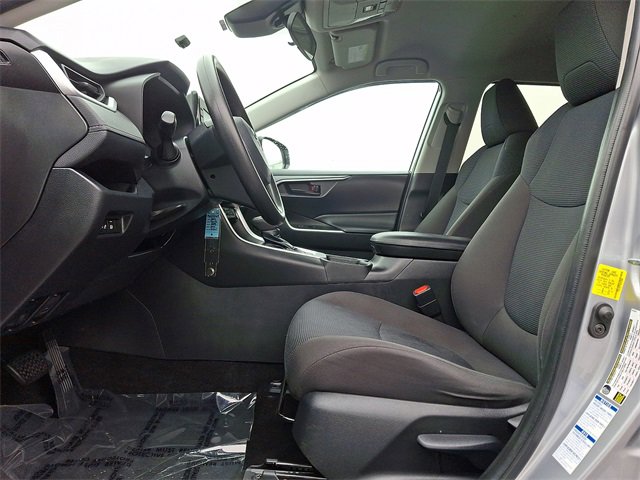 Used 2021 Toyota RAV4 LE image 13