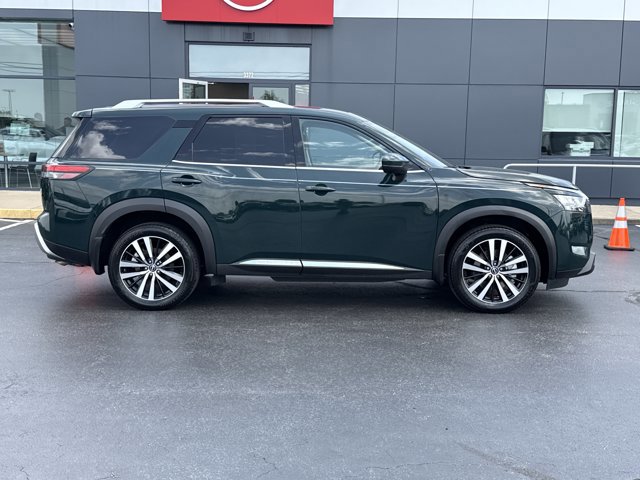 Certified 2025 Nissan Pathfinder Platinum AWD/4WD image 2