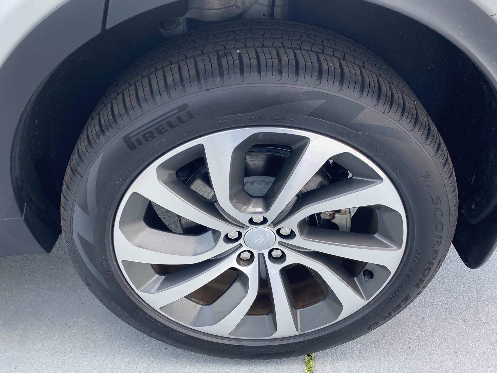 Used 2022 Land Rover Discovery Sport SE image 11