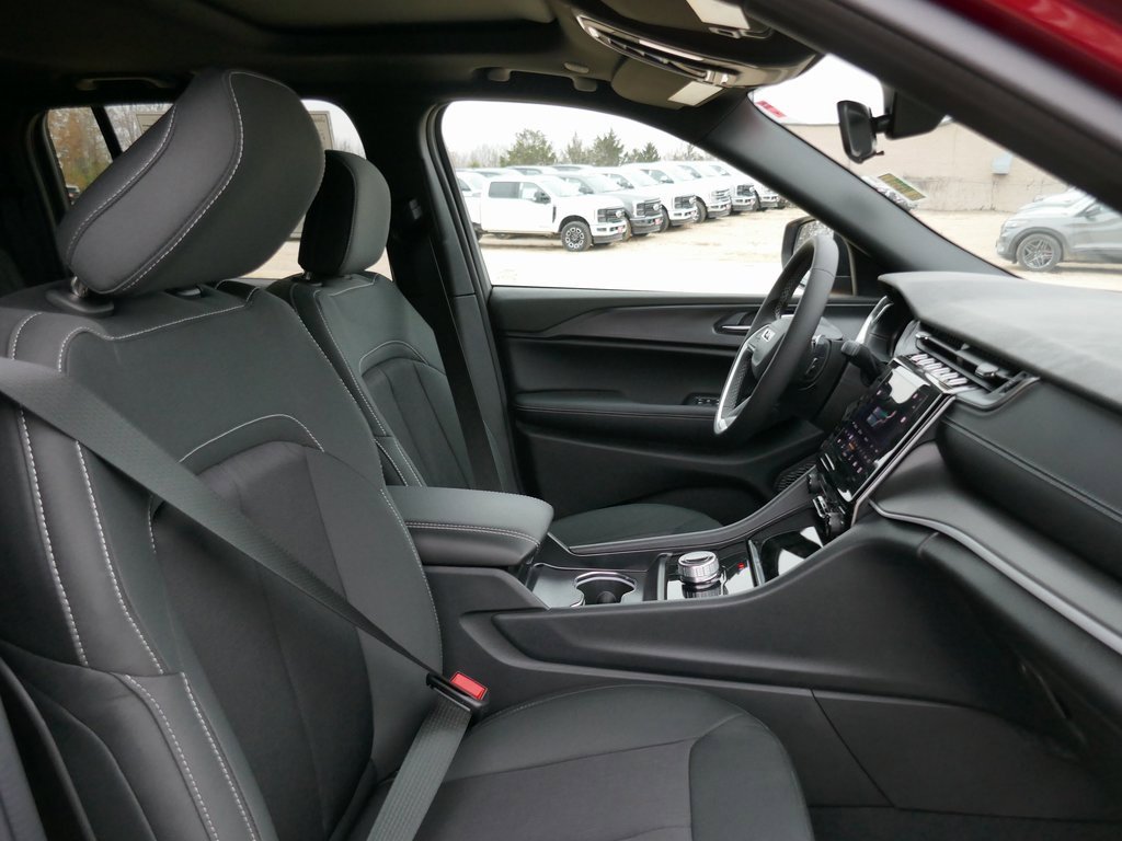 New 2025 Jeep Grand Cherokee Laredo X image 9