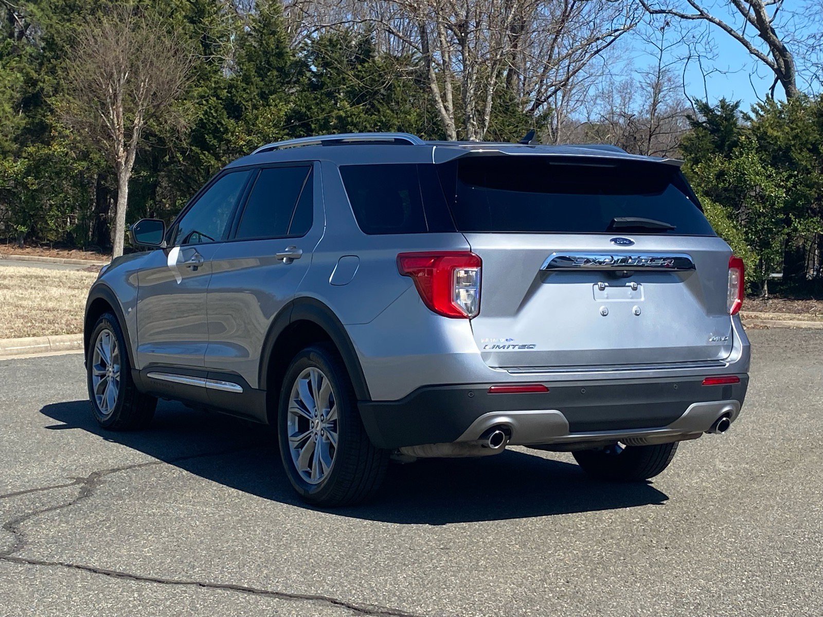 Certified 2023 Ford Explorer Limited AWD/4WD image 6