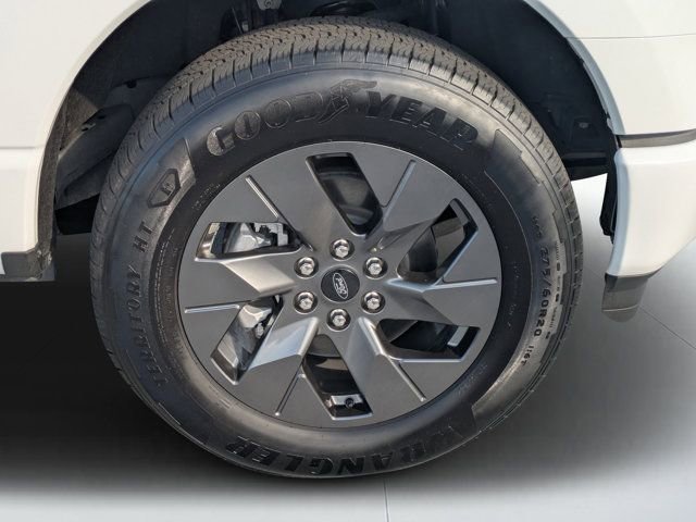 Used 2025 Ford F150 Lightning Flash image 9