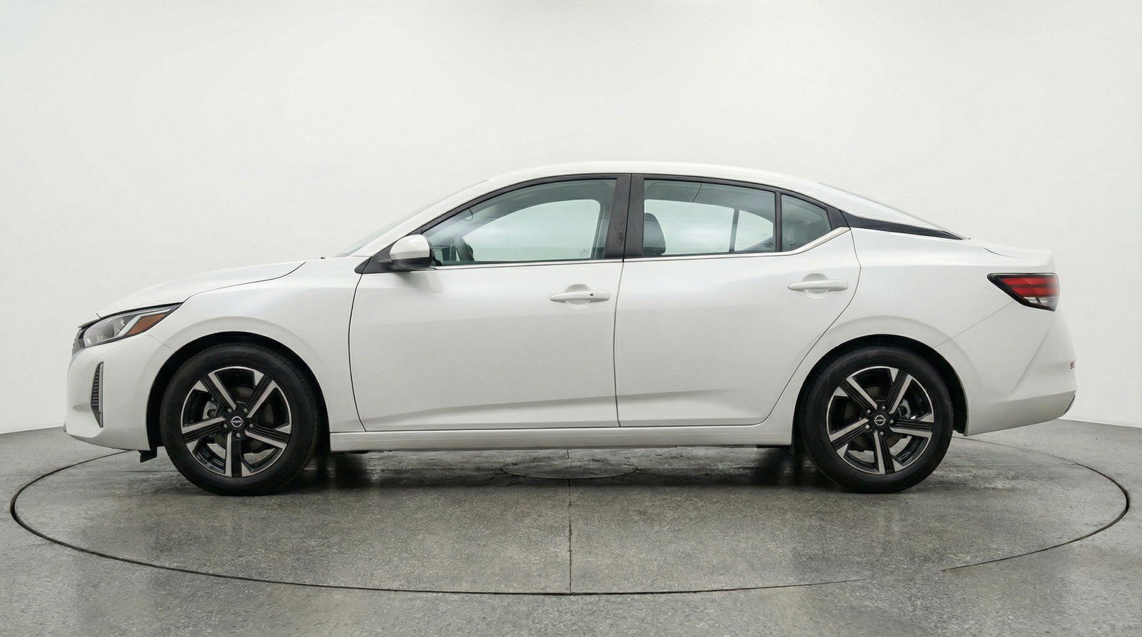 Used 2025 Nissan Sentra SV image 5