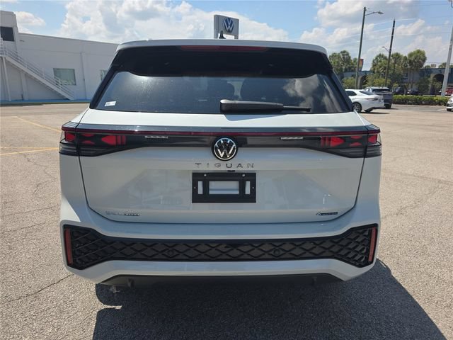 New 2026 Volkswagen Tiguan SEL R-Line AWD/4WD image 4