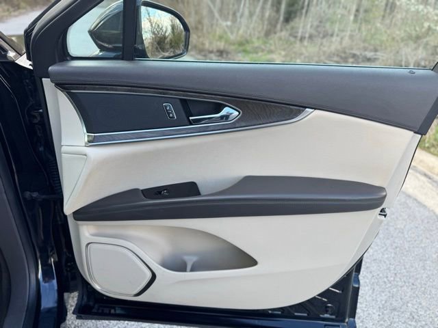 Used 2019 Lincoln Nautilus Select w/ Cargo Utility Package AWD/4WD image 18