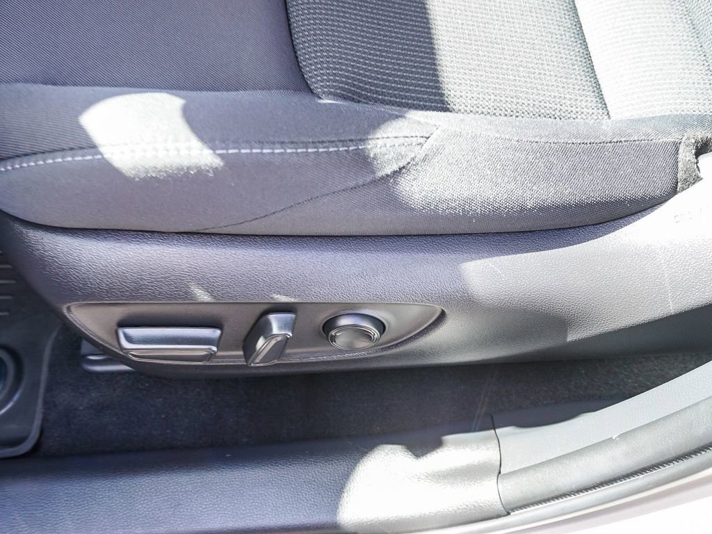 Used 2022 Toyota Venza LE AWD/4WD image 20