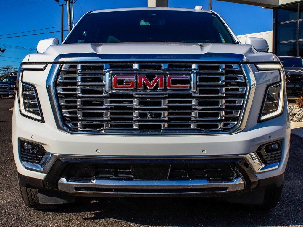 Used 2025 GMC Yukon Denali image 2