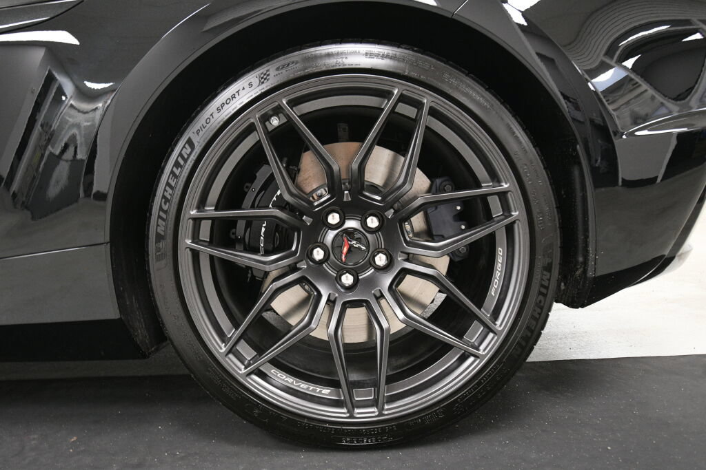 Used 2024 Chevrolet Corvette Z06 RWD image 11