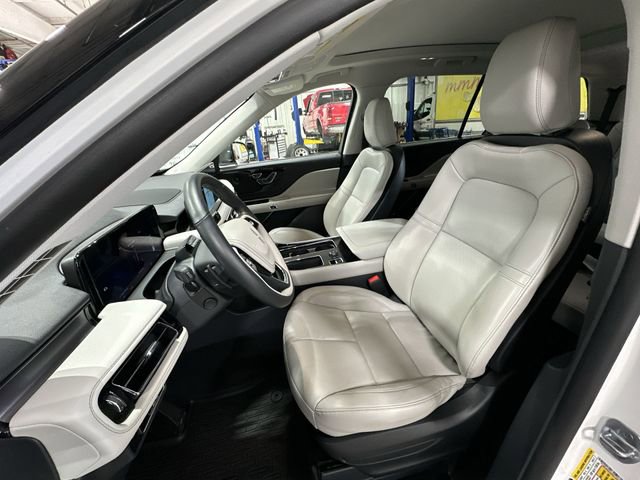 Used 2025 Lincoln Aviator AWD w/ Equipment Group 101A image 17
