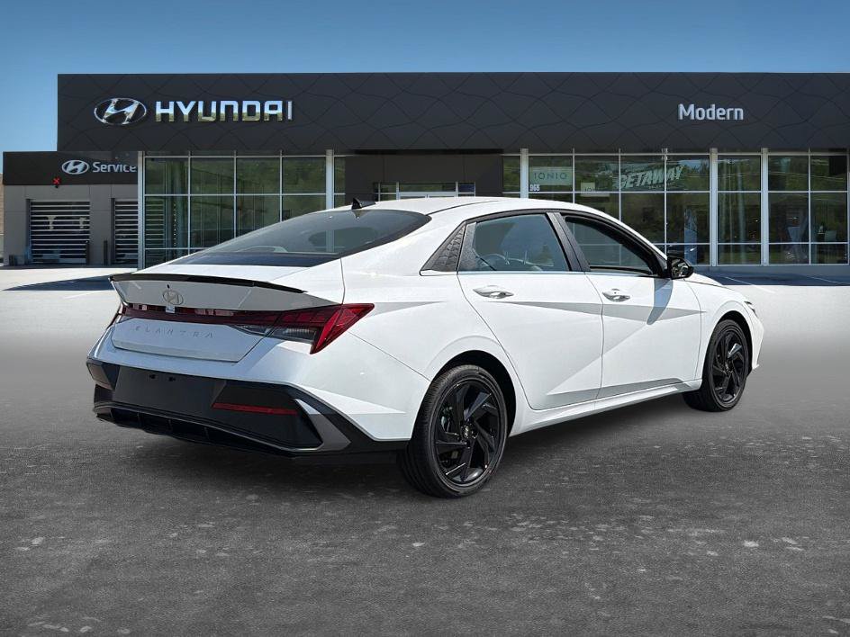 New 2026 Hyundai Elantra SEL Sport FWD image 3
