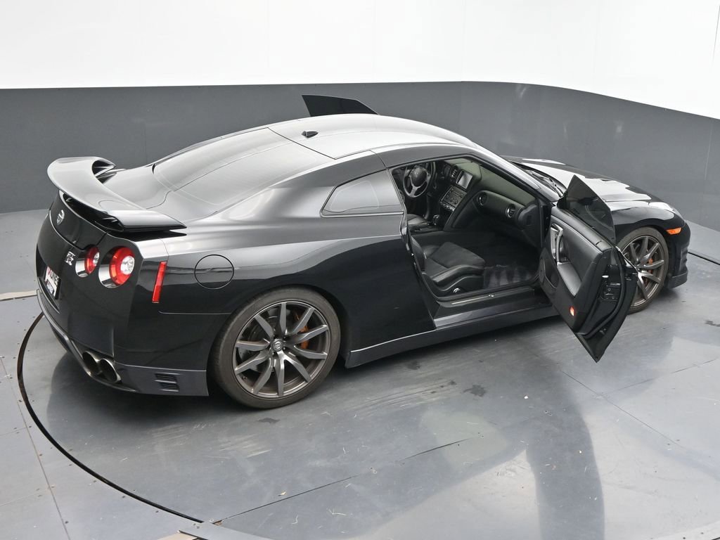 Used 2014 Nissan GT-R Premium image 61