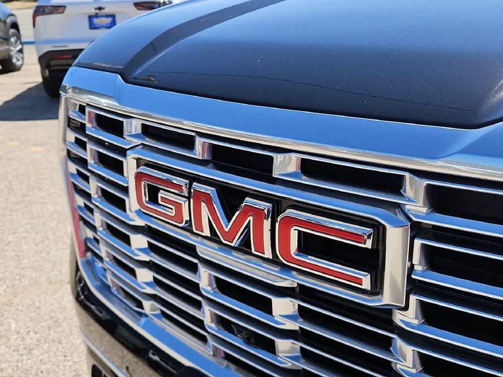 Used 2026 GMC Yukon Denali w/ LPO, Floor Liner Package AWD/4WD image 2