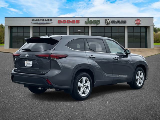 Used 2024 Toyota Highlander LE image 30