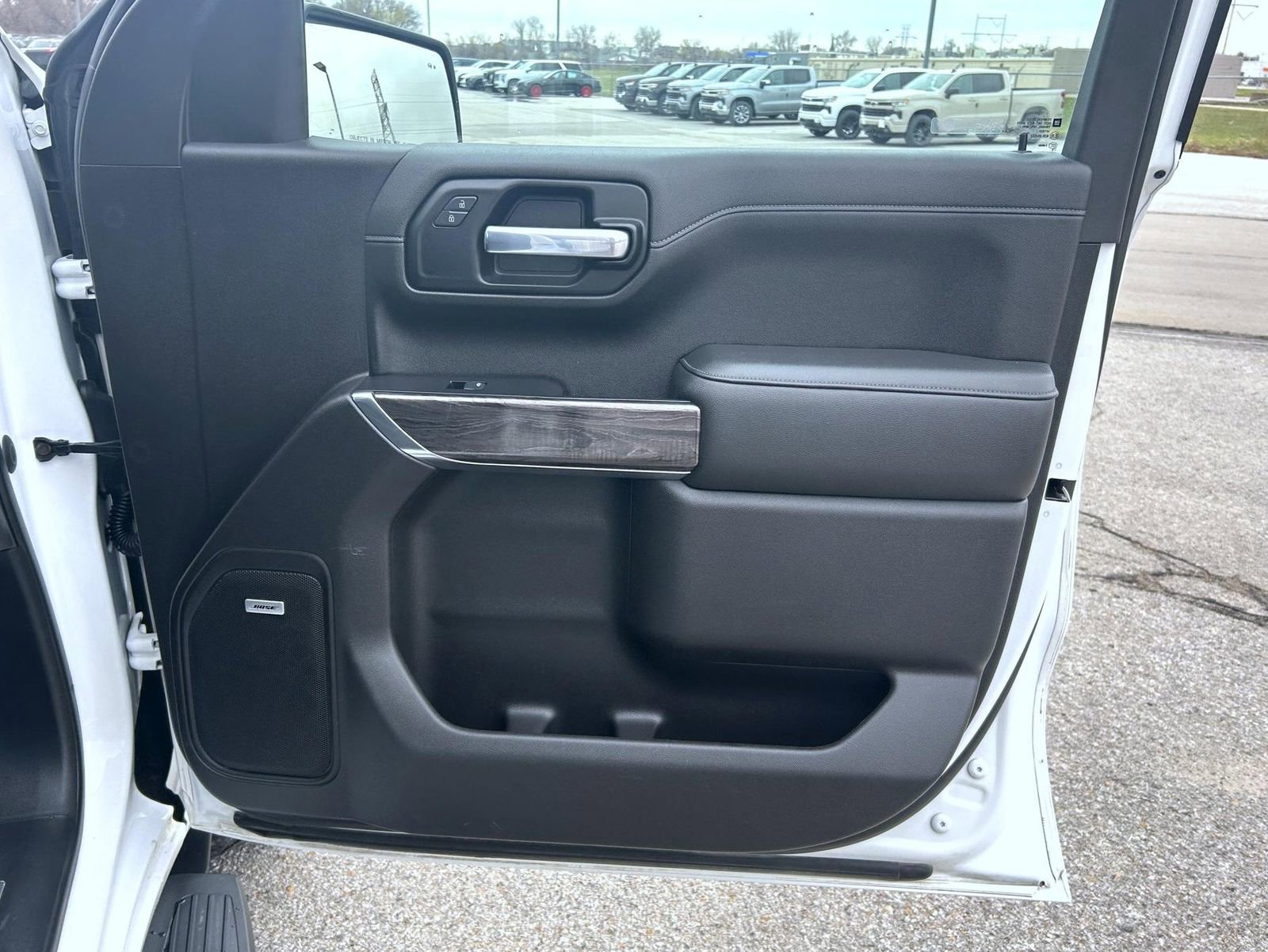 Certified 2020 Chevrolet Silverado 1500 LTZ w/ LTZ Premium Package AWD/4WD image 15