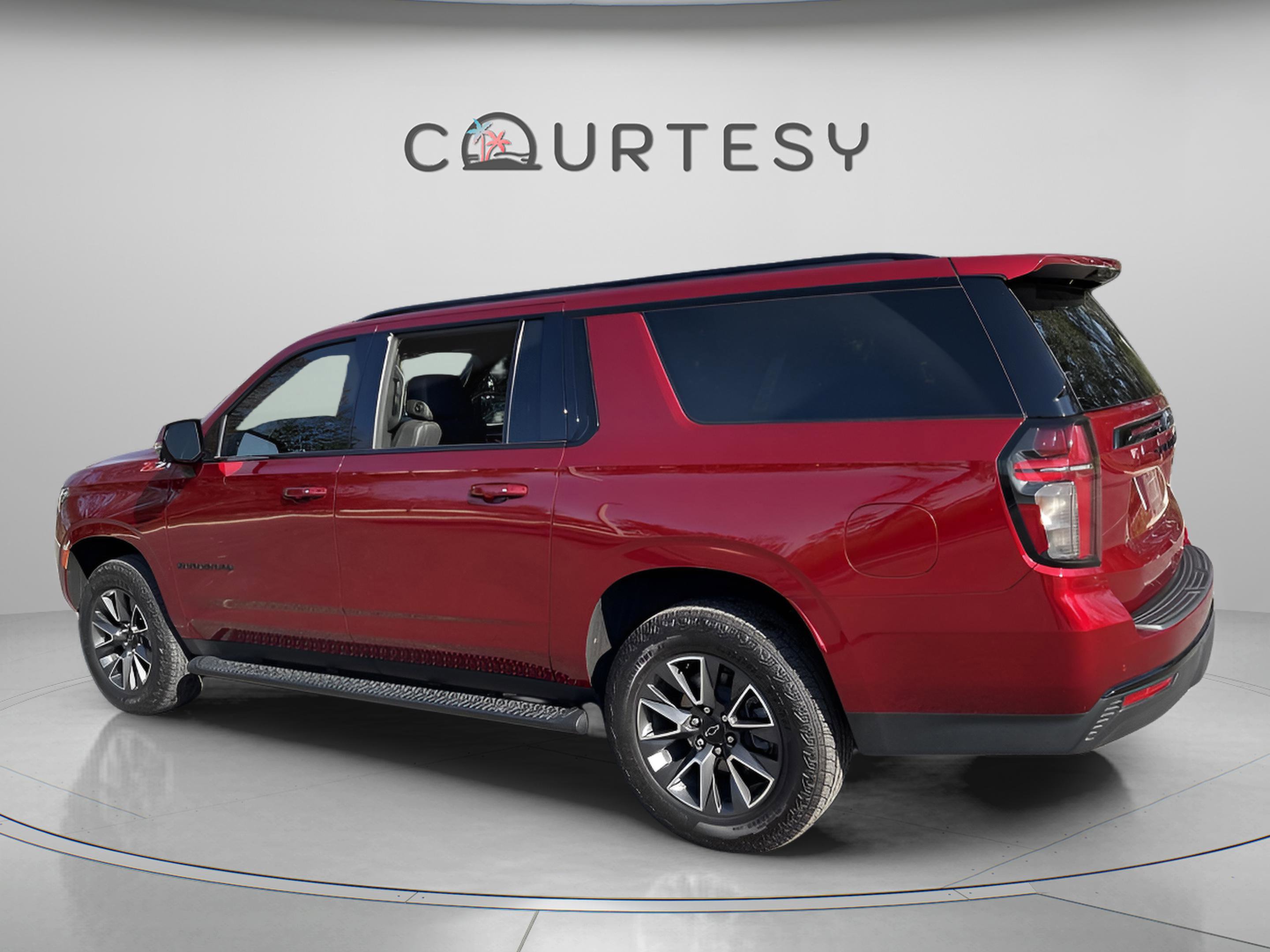 Used 2023 Chevrolet Suburban Z71 w/ Luxury Package image 6